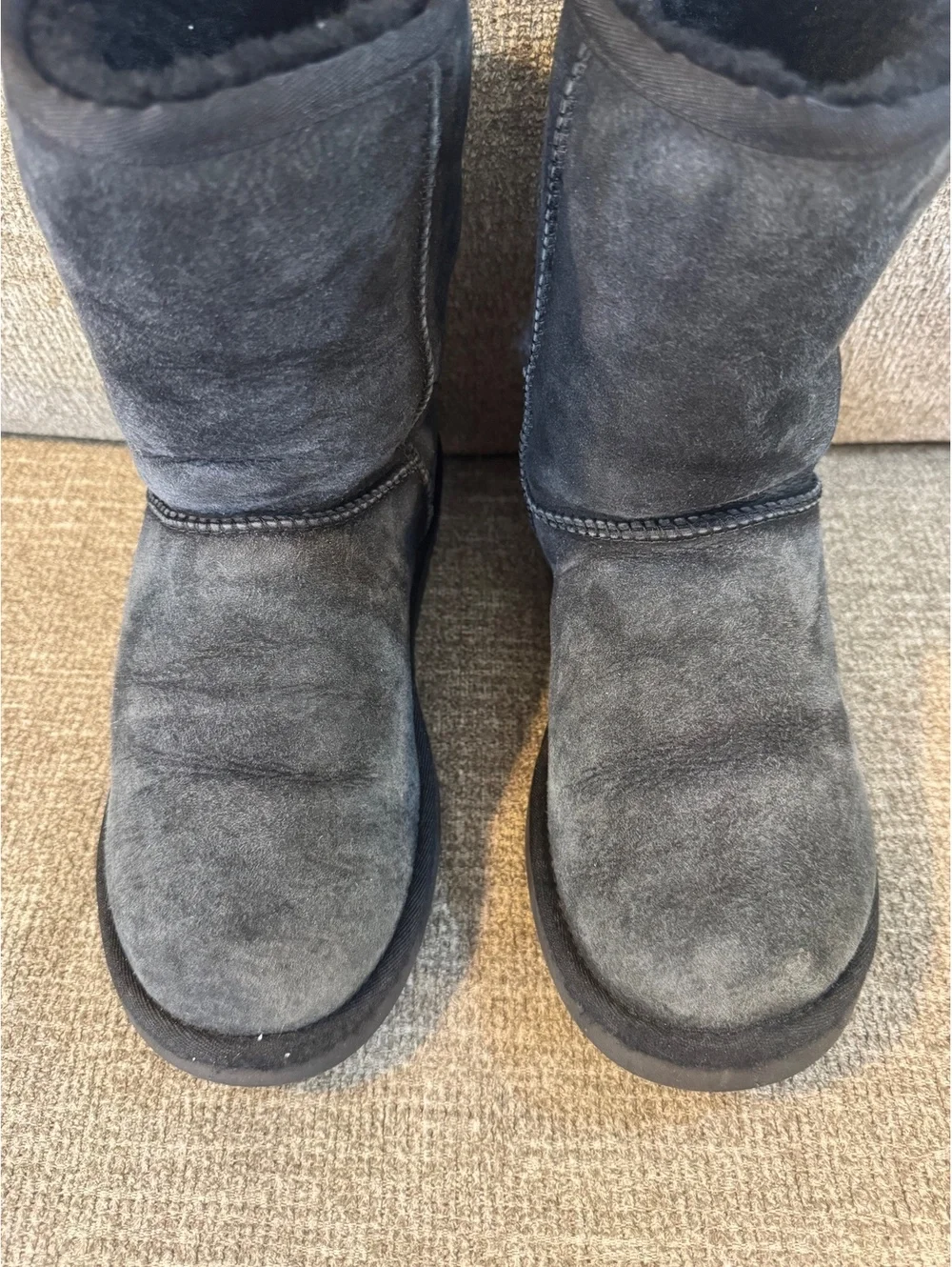 UGG Classic Short II Boots Black Suede Leather Women’s Size 7 Style 5825